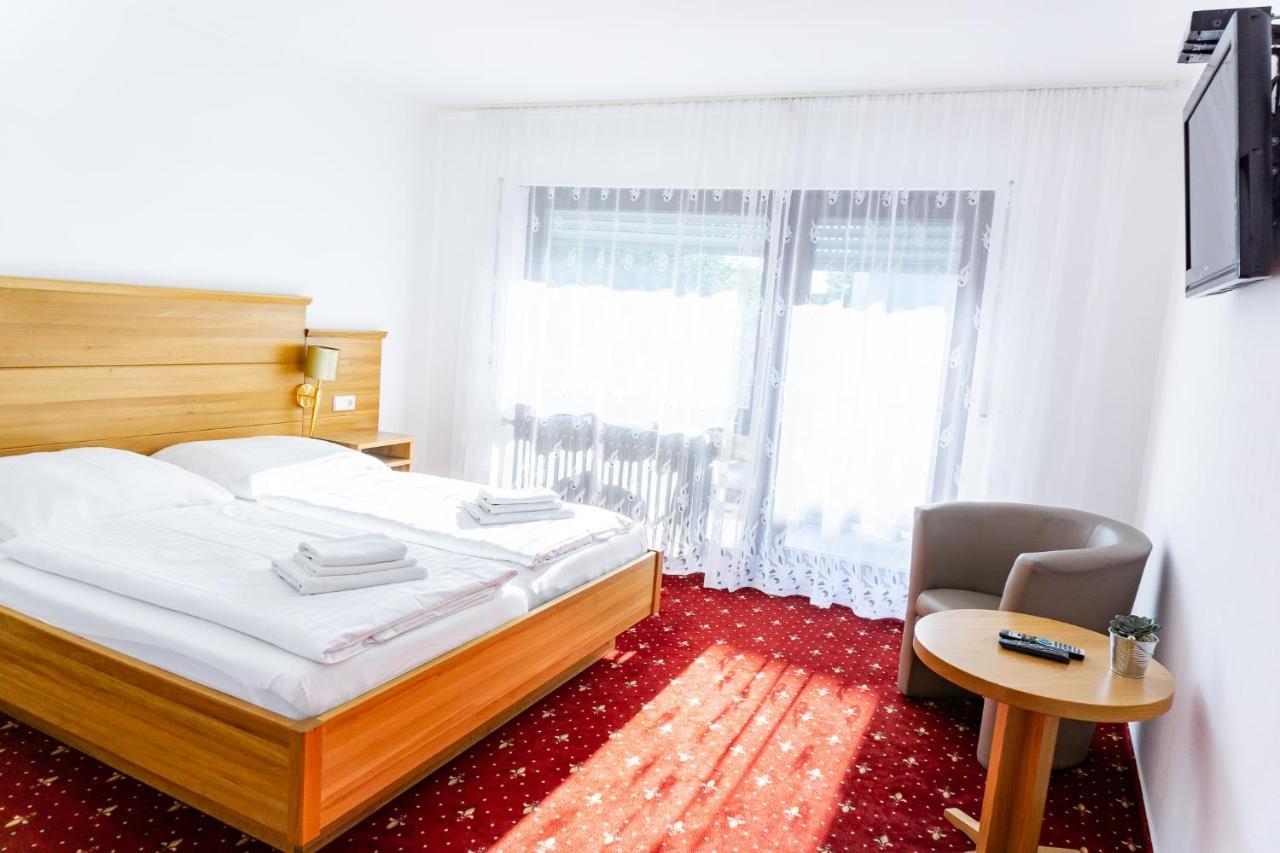 Eisberg Gaestehaus & De Luxe Appartements Friesenheim  Buitenkant foto