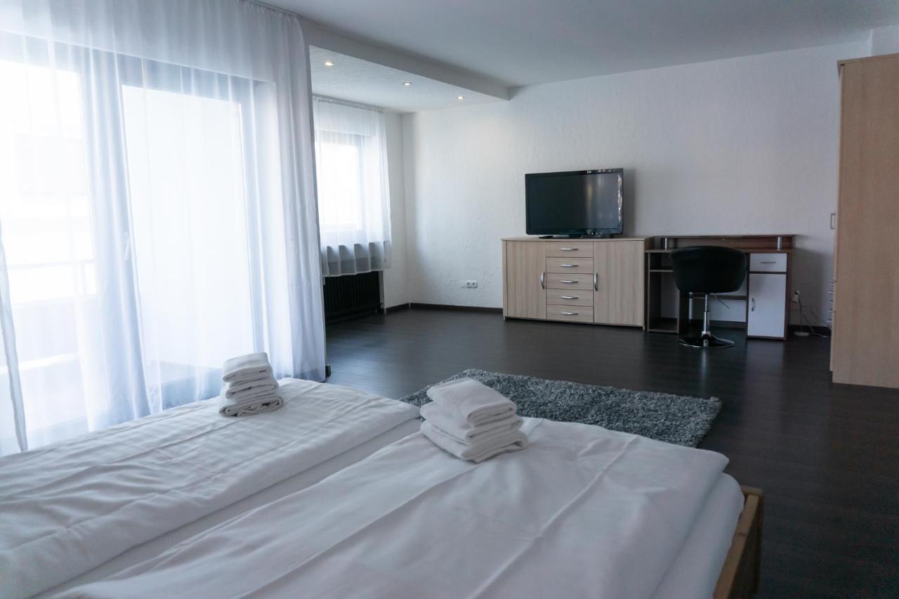 Eisberg Gaestehaus & De Luxe Appartements Friesenheim  Buitenkant foto