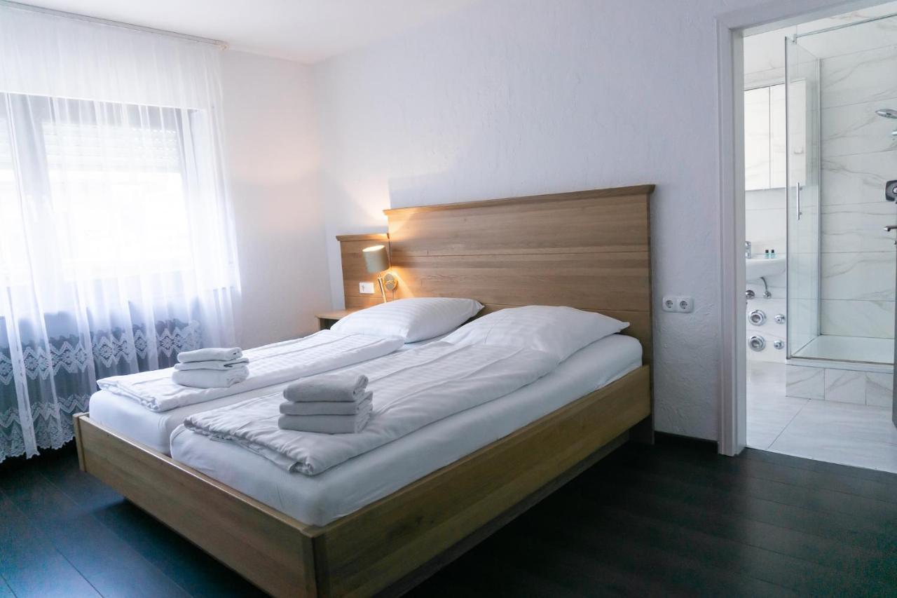 Eisberg Gaestehaus & De Luxe Appartements Friesenheim  Buitenkant foto