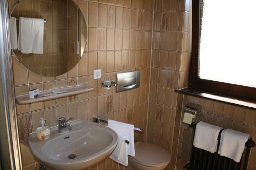 Eisberg Gaestehaus & De Luxe Appartements Friesenheim  Buitenkant foto