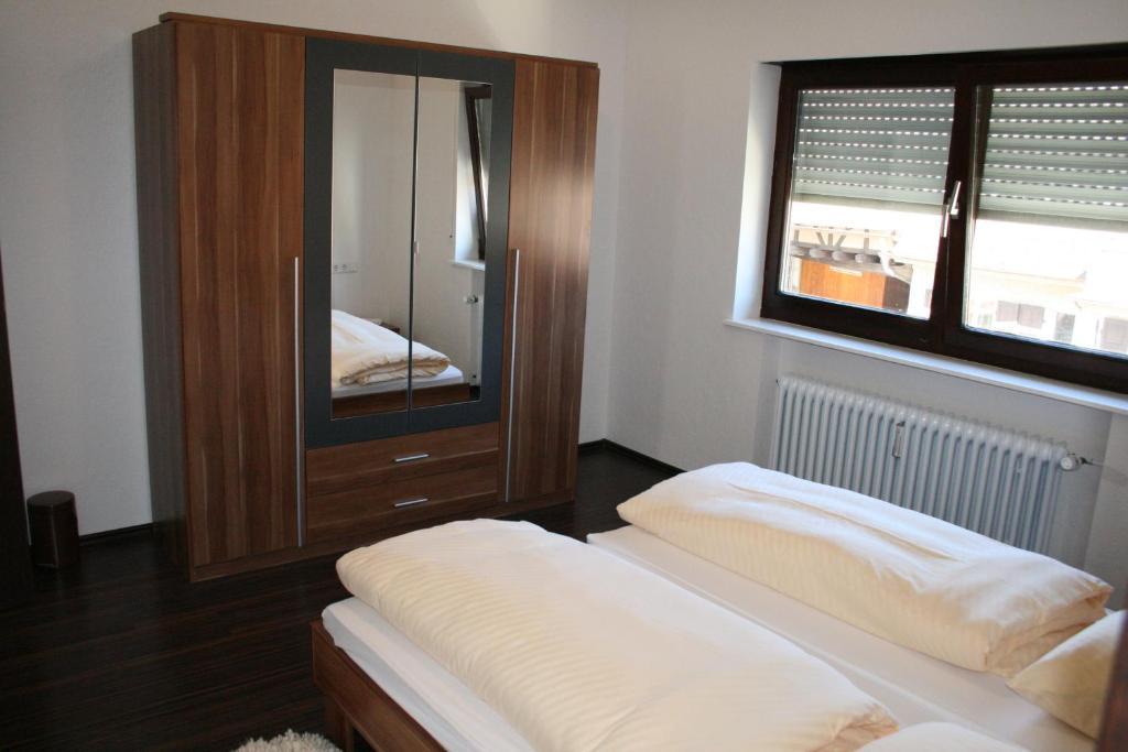 Eisberg Gaestehaus & De Luxe Appartements Friesenheim  Buitenkant foto